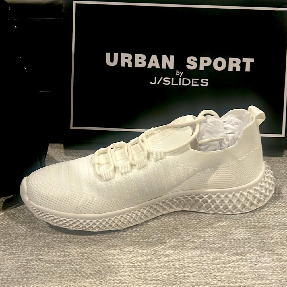 Such a cute pair of white tennis shoes!! Brand new and in the box!!